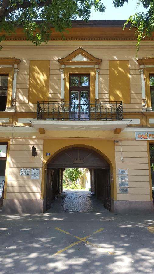 Center Apartment Dunja Subotica Bagian luar foto